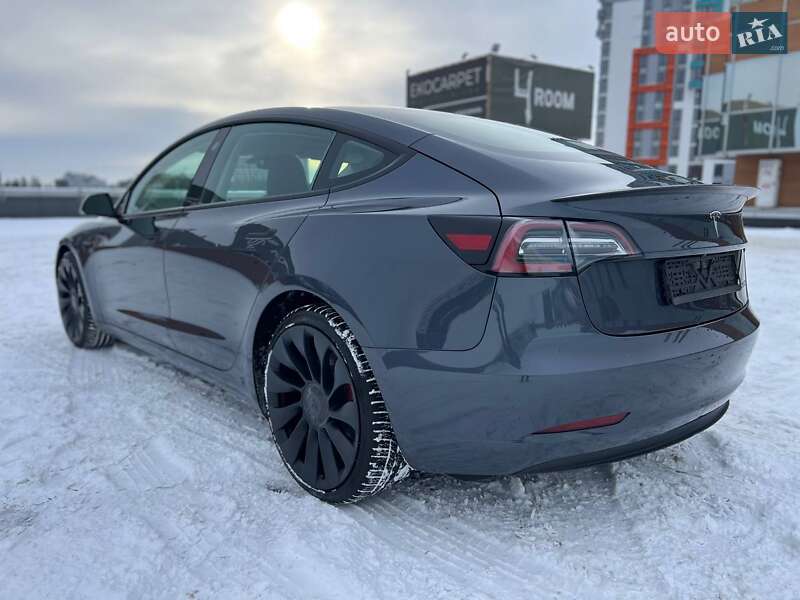 Седан Tesla Model 3 2022 в Києві