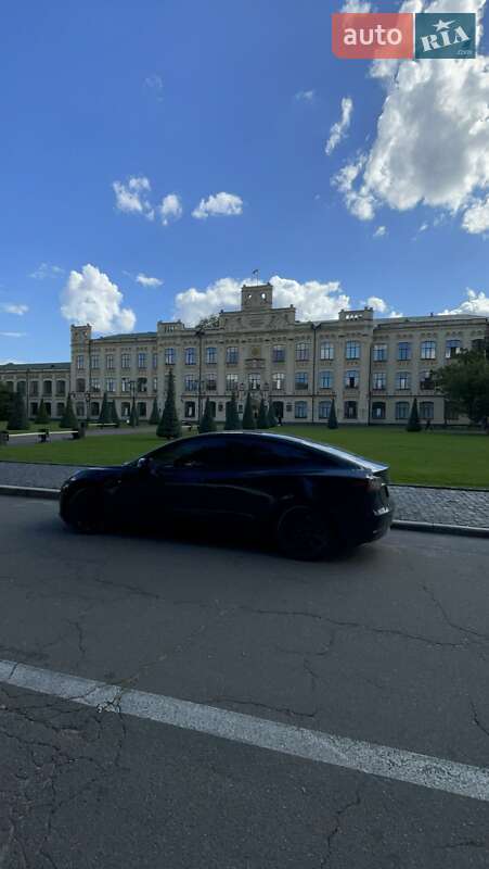Седан Tesla Model 3 2022 в Киеве