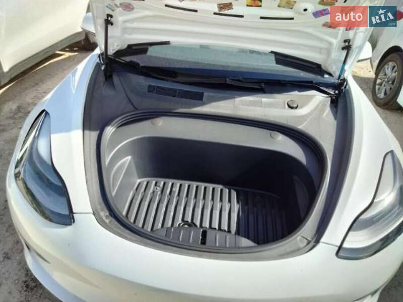 Седан Tesla Model 3 2021 в Тернополе