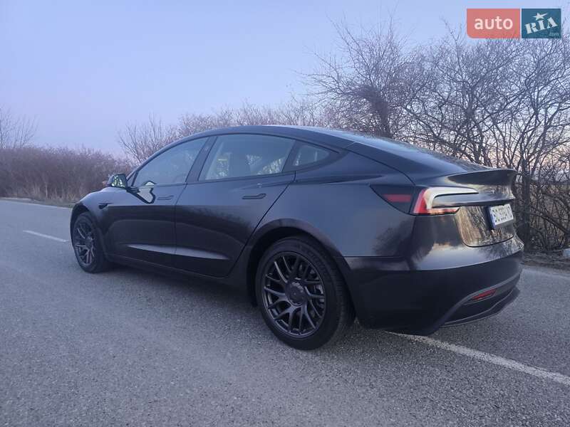 Седан Tesla Model 3 2025 в Львові фото 33 Седан Tesla Model 3 2025 в Львові