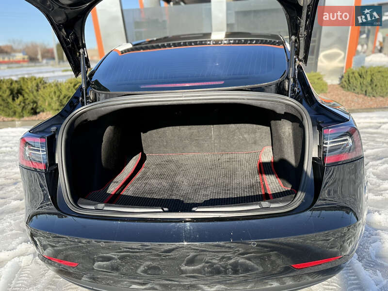 Седан Tesla Model 3 2019 в Харкові