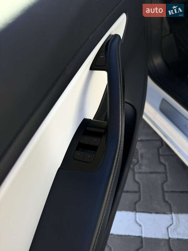 Седан Tesla Model 3 2019 в Киеве