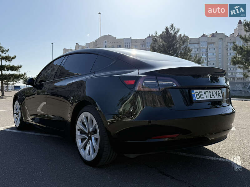 Седан Tesla Model 3 2021 в Николаеве