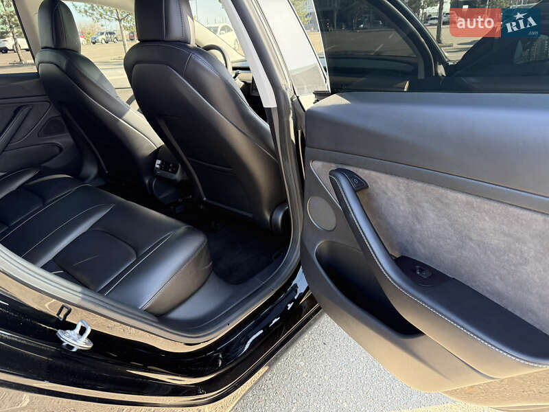 Седан Tesla Model 3 2021 в Николаеве