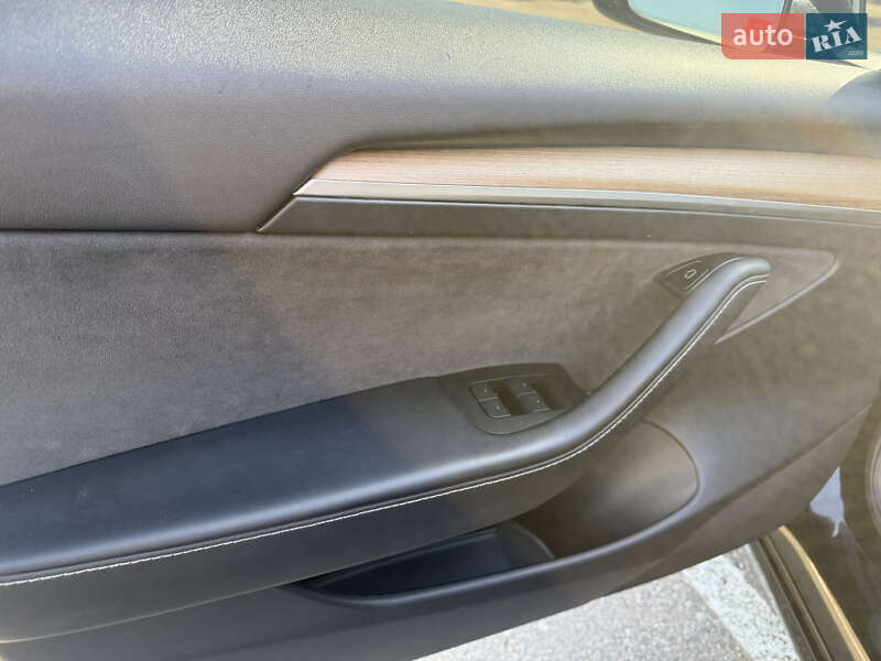 Седан Tesla Model 3 2021 в Николаеве