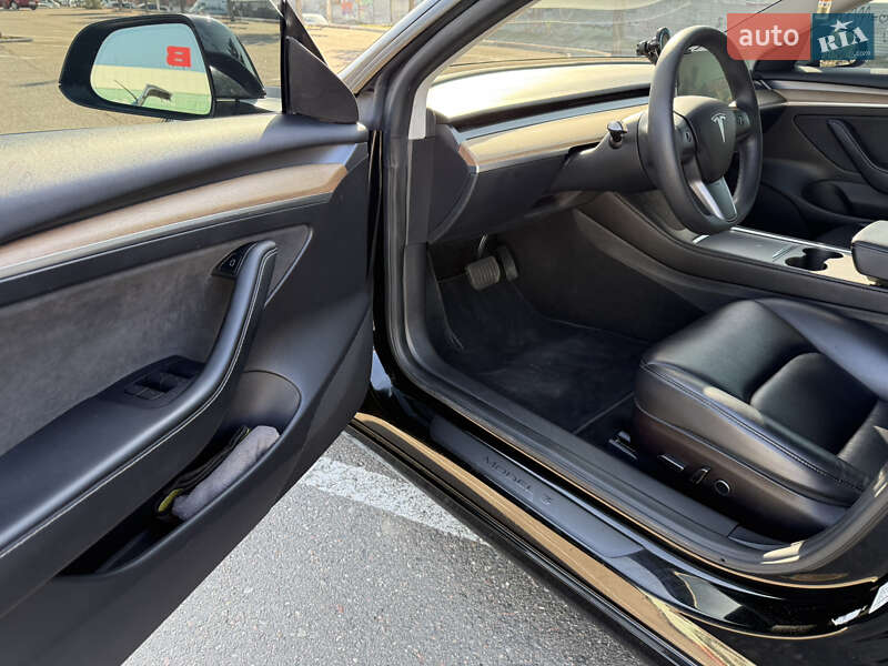 Седан Tesla Model 3 2021 в Николаеве