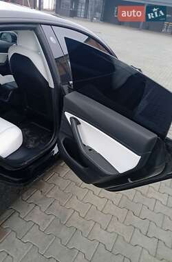 Седан Tesla Model 3 2018 в Нововолынске