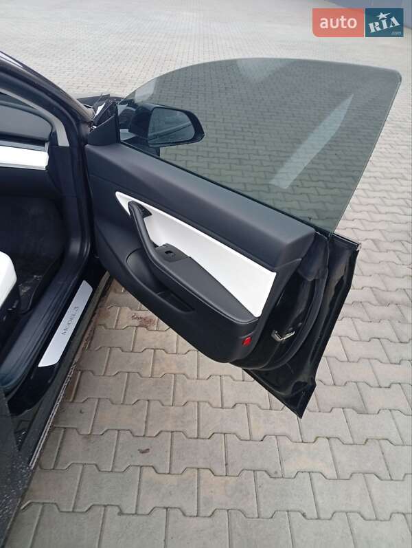 Седан Tesla Model 3 2018 в Нововолинську фото 13 Седан Tesla Model 3 2018 в Нововолинську