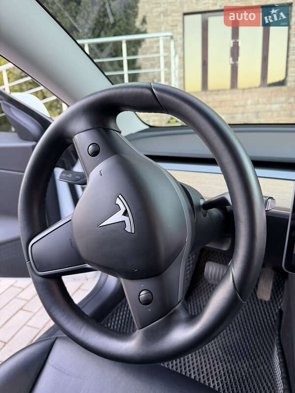 Седан Tesla Model 3 2019 в Одессе