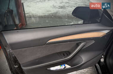 Седан Tesla Model 3 2021 в Львове