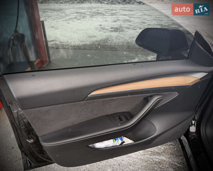 Седан Tesla Model 3 2021 в Львове