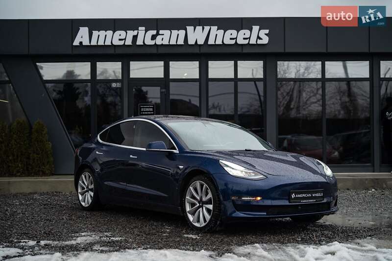 Седан Tesla Model 3 2018 в Черновцах