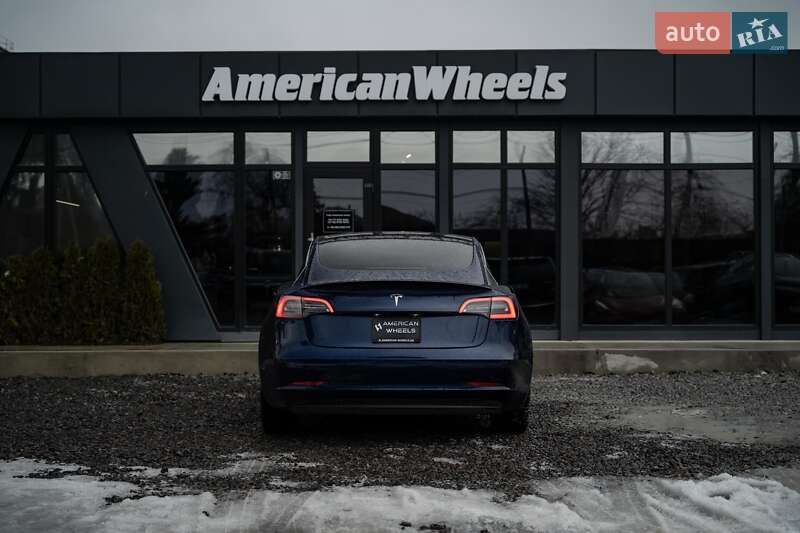 Седан Tesla Model 3 2018 в Черновцах