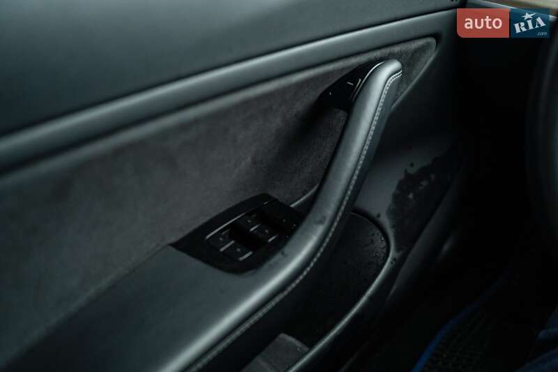 Седан Tesla Model 3 2018 в Черновцах