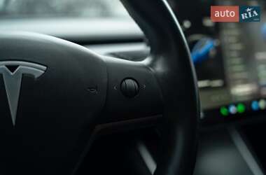 Седан Tesla Model 3 2018 в Черновцах