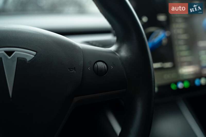 Седан Tesla Model 3 2018 в Черновцах