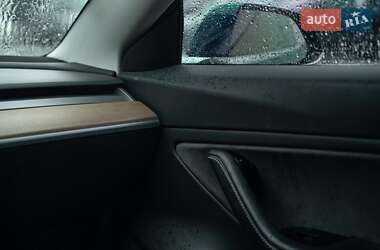 Седан Tesla Model 3 2018 в Черновцах