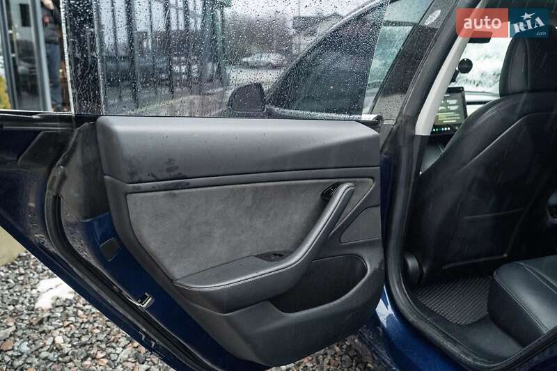 Седан Tesla Model 3 2018 в Черновцах