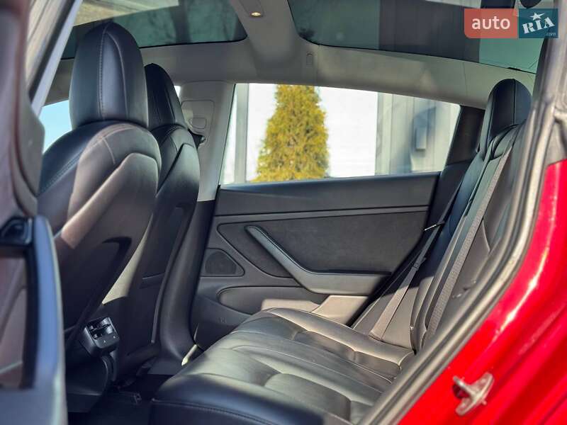 Седан Tesla Model 3 2018 в Львове