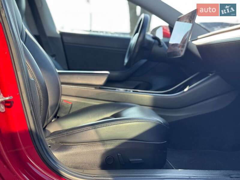 Седан Tesla Model 3 2018 в Львове