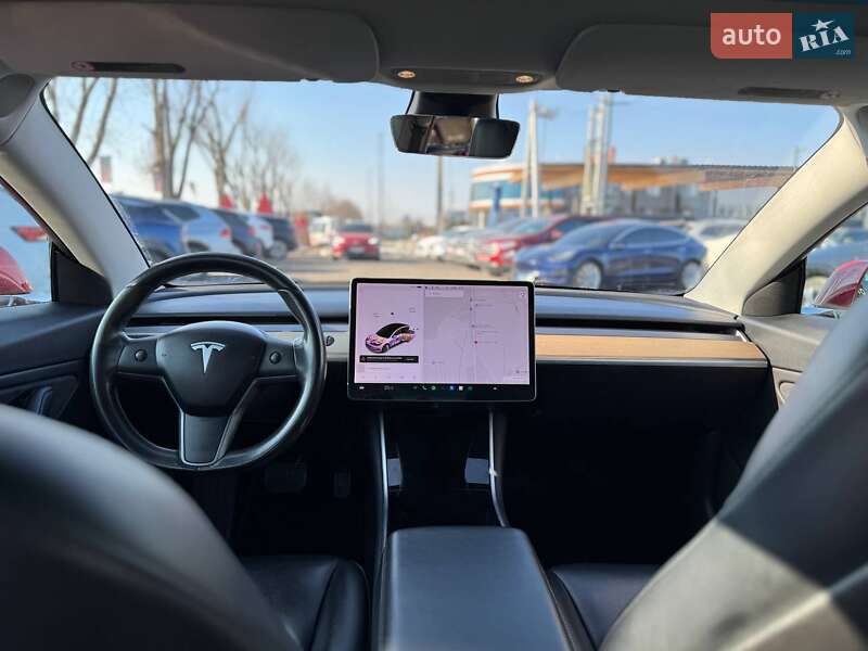 Седан Tesla Model 3 2018 в Львове