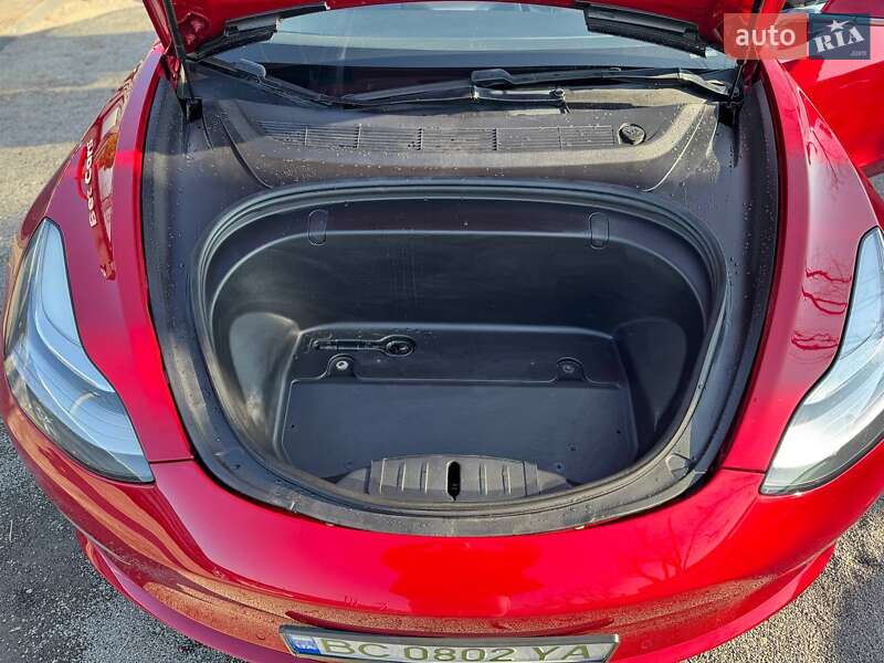 Седан Tesla Model 3 2018 в Львове