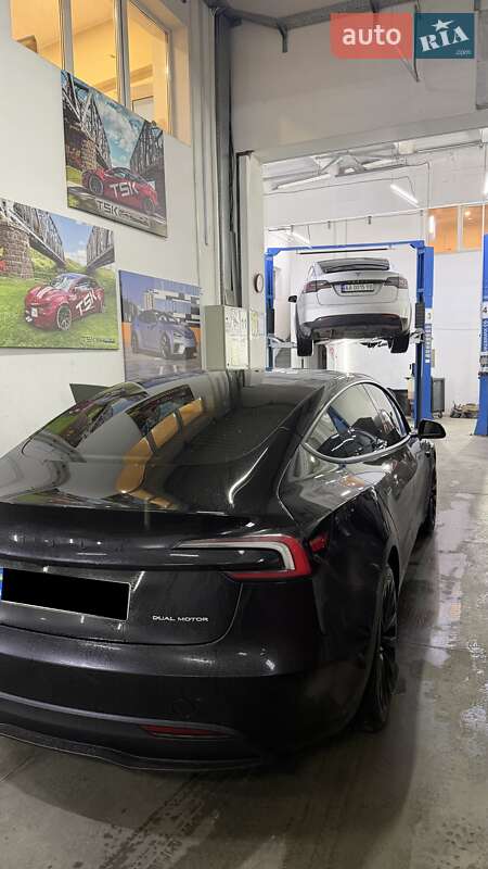 Седан Tesla Model 3 2025 в Киеве