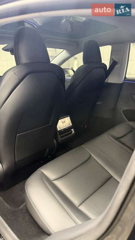 Седан Tesla Model 3 2025 в Киеве