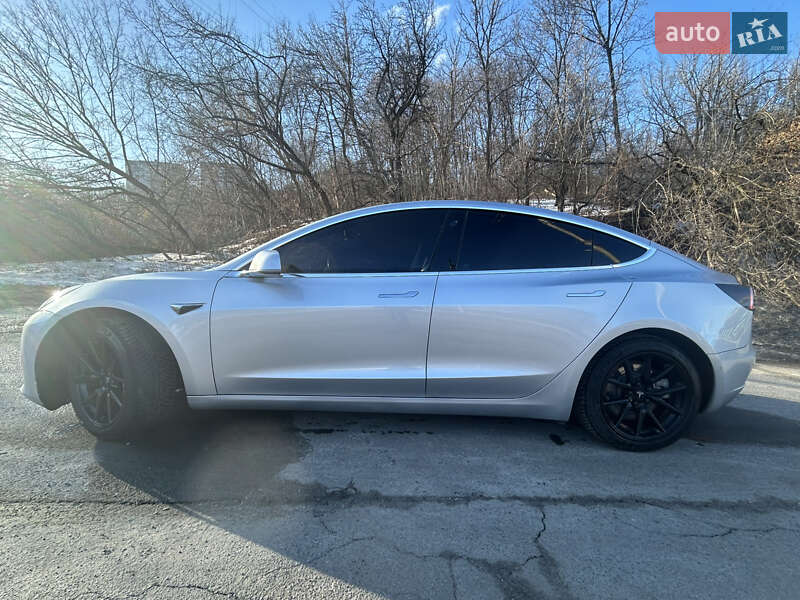 Седан Tesla Model 3 2018 в Киеве