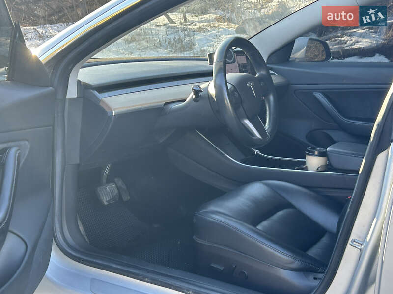 Седан Tesla Model 3 2018 в Киеве