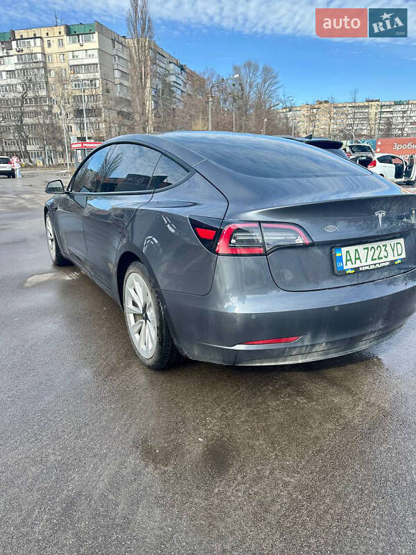 Седан Tesla Model 3 2022 в Киеве