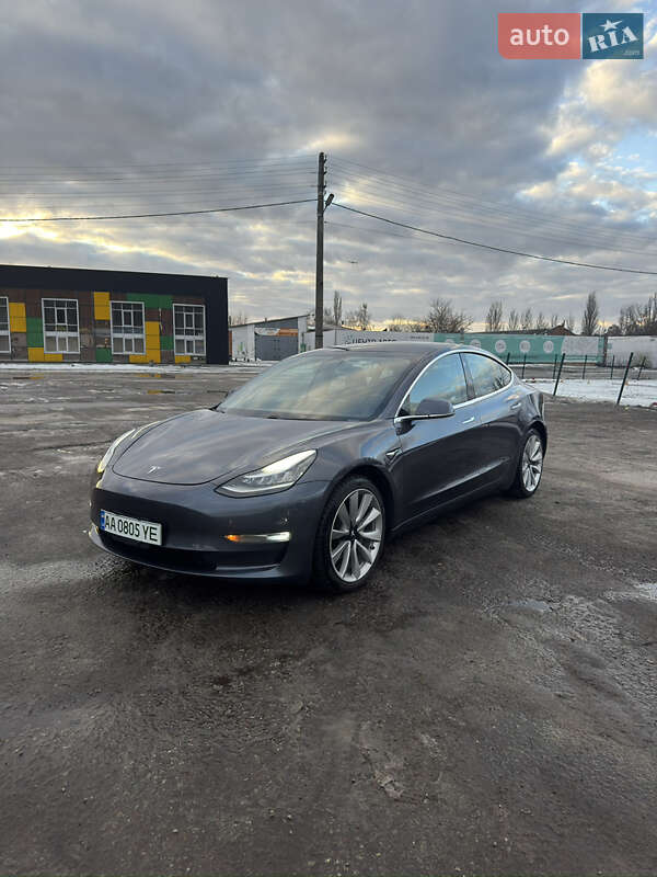 Седан Tesla Model 3 2020 в Киеве