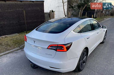 Седан Tesla Model 3 2018 в Ровно
