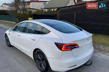 Седан Tesla Model 3 2018 в Ровно