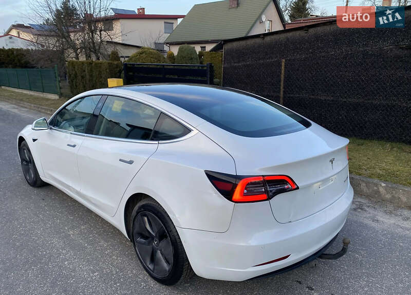 Седан Tesla Model 3 2018 в Рівному
