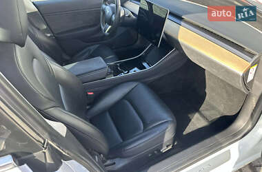 Седан Tesla Model 3 2018 в Ровно