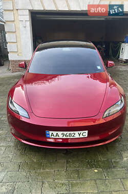 Седан Tesla Model 3 2024 в Киеве