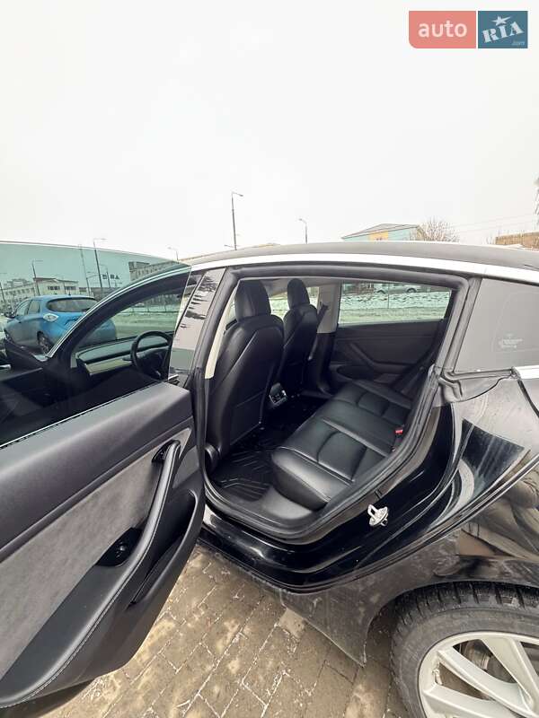 Седан Tesla Model 3 2019 в Виннице