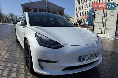 Седан Tesla Model 3 2020 в Киеве