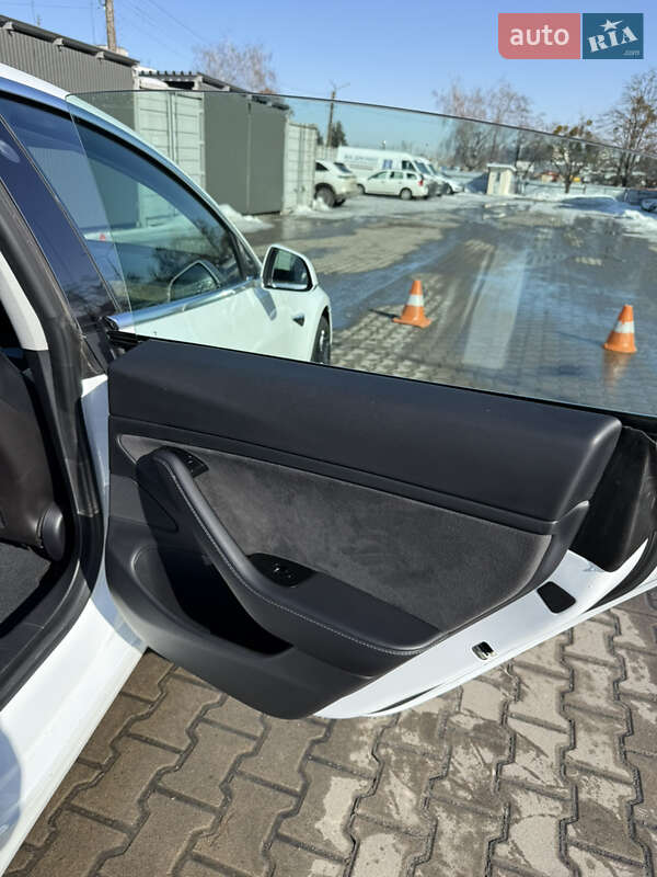 Седан Tesla Model 3 2020 в Киеве фото 30 Седан Tesla Model 3 2020 в Киеве
