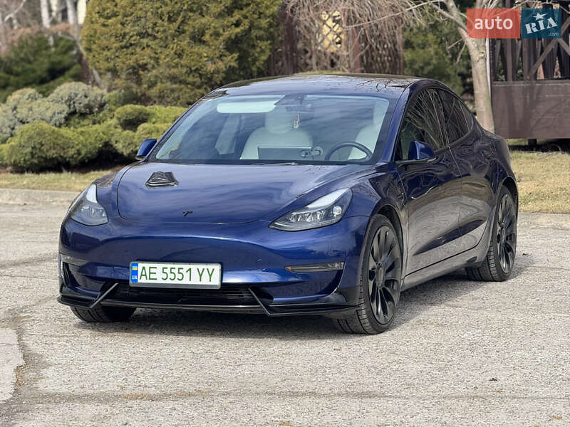Седан Tesla Model 3 2023 в Дніпрі