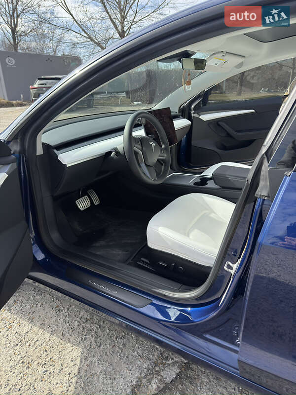 Седан Tesla Model 3 2023 в Дніпрі