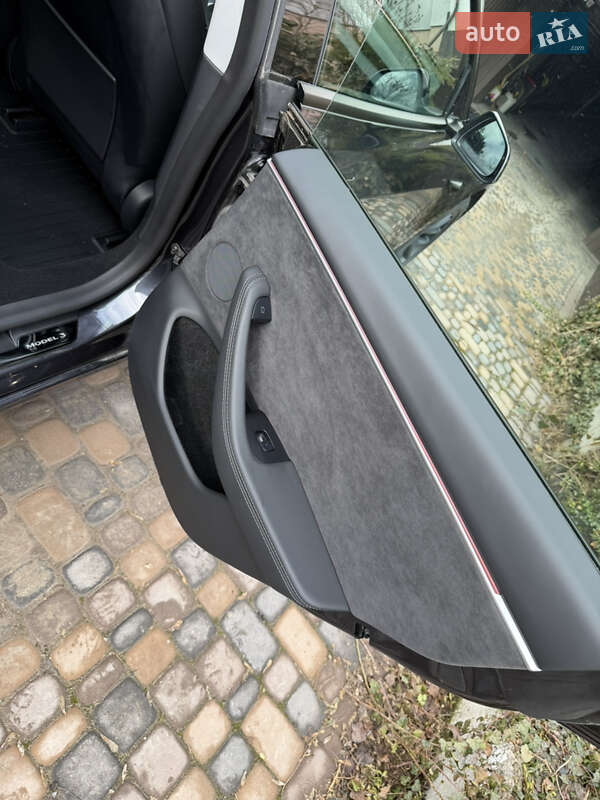 Седан Tesla Model 3 2024 в Кропивницком