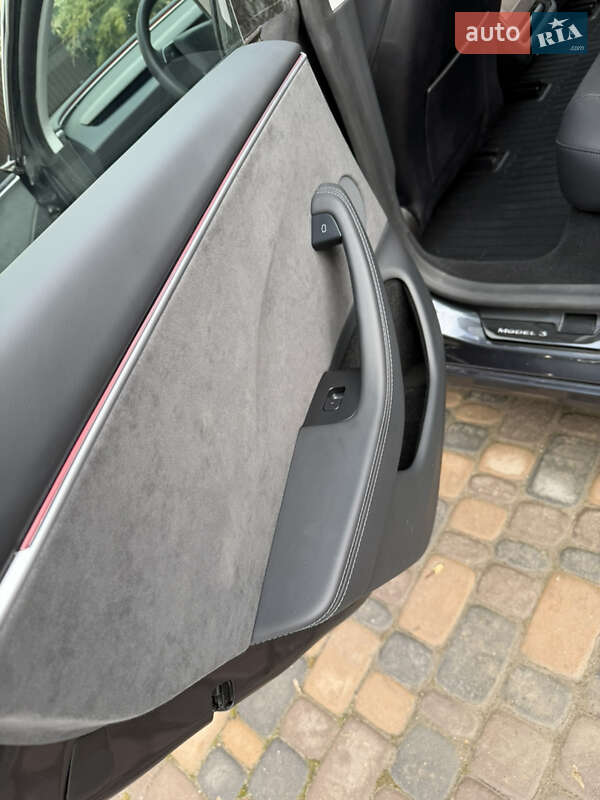 Седан Tesla Model 3 2024 в Кропивницком