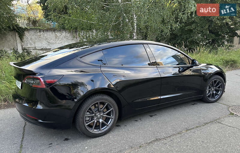 Седан Tesla Model 3 2019 в Киеве