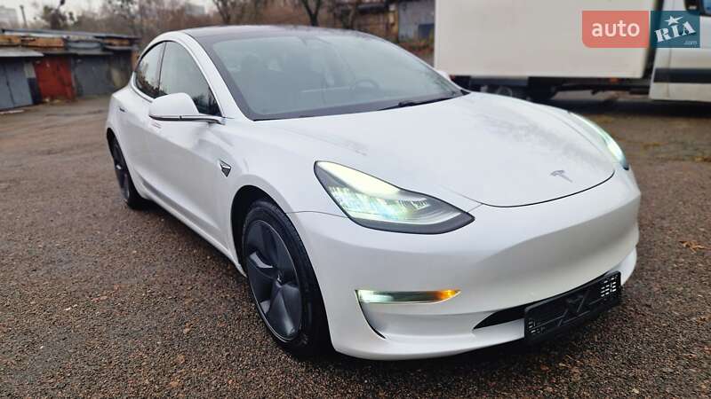 Седан Tesla Model 3 2020 в Києві