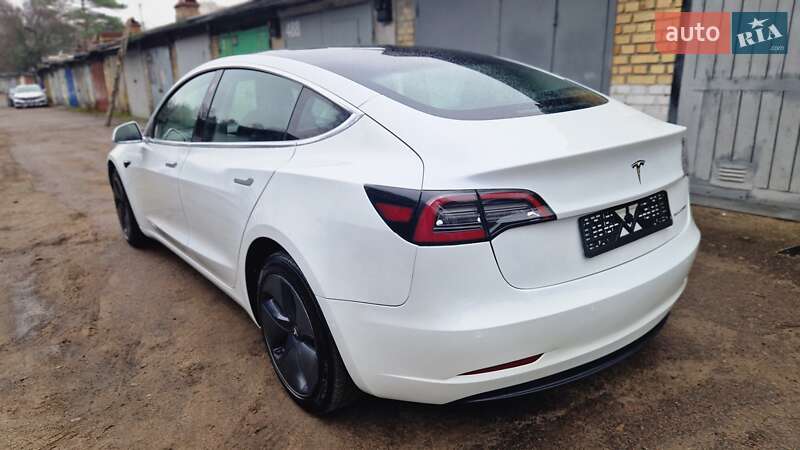 Седан Tesla Model 3 2020 в Києві