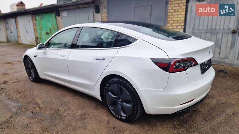 Седан Tesla Model 3 2020 в Києві