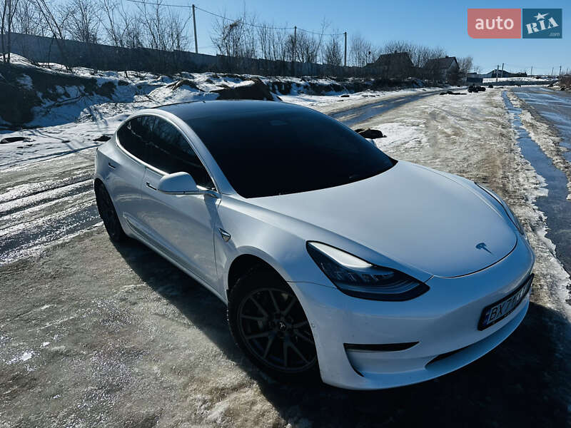 Седан Tesla Model 3 2019 в Киеве