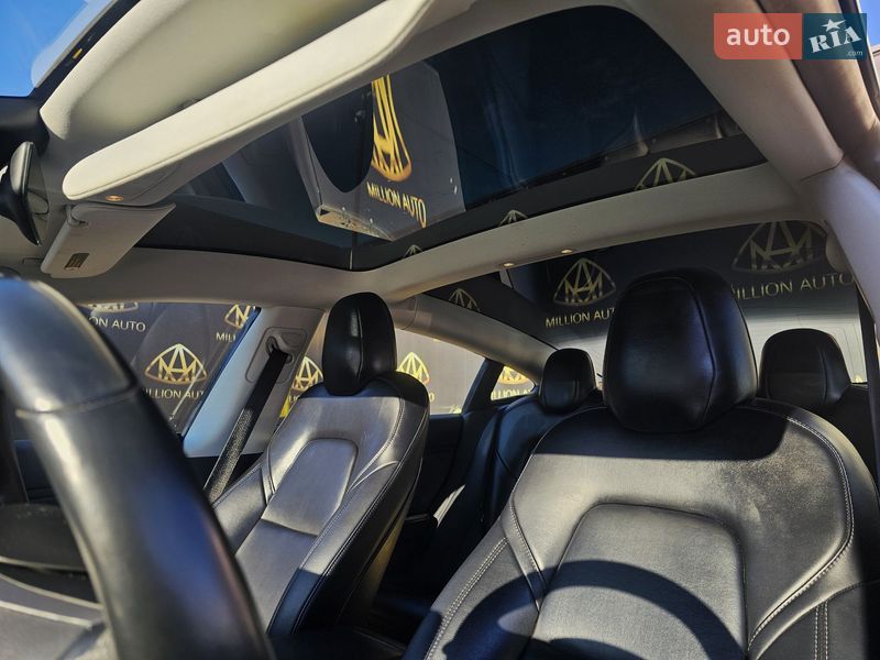 Седан Tesla Model 3 2019 в Києві